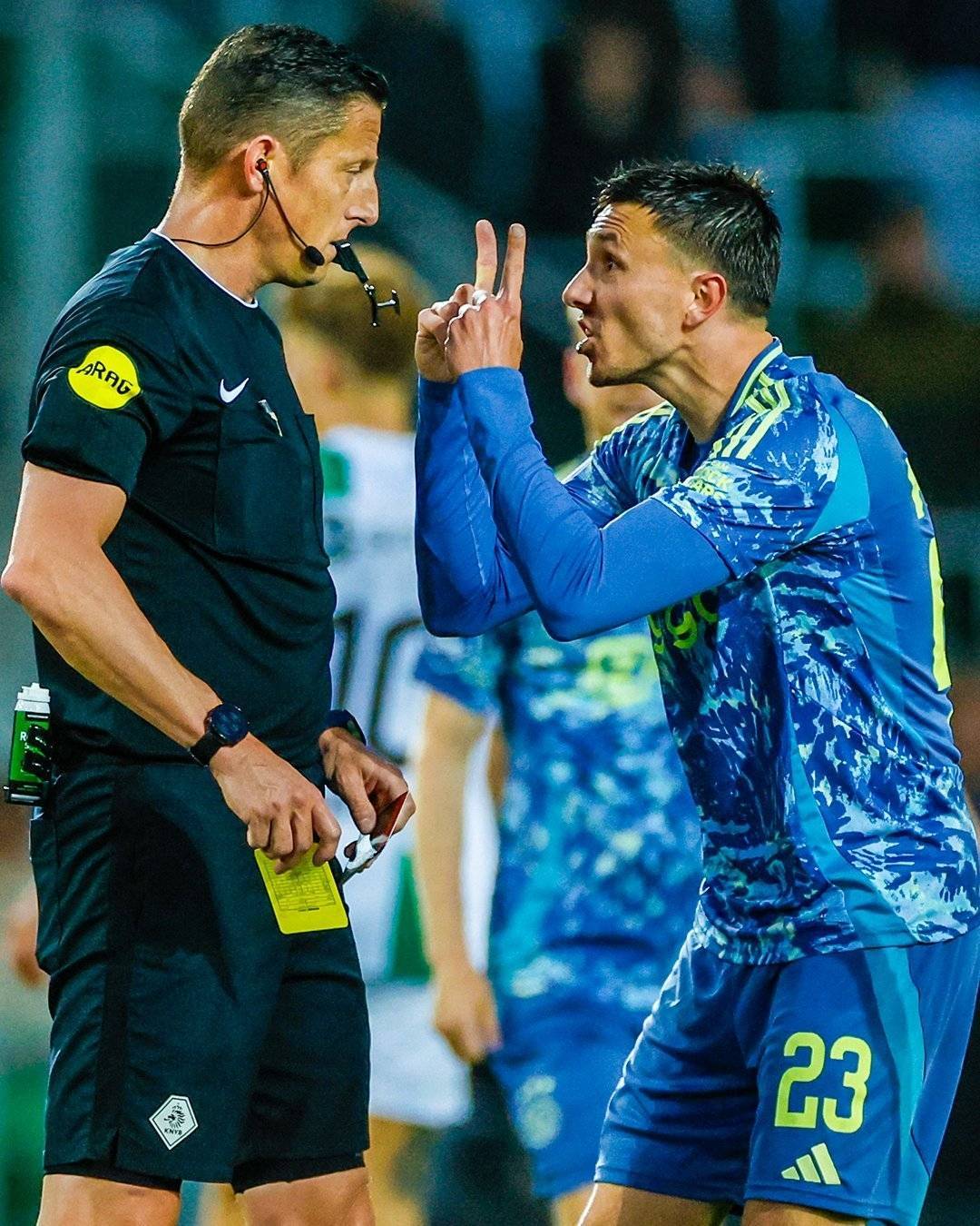 赛前突围战来临，阿贾克斯围绕足总杯外线爆发，压力陡增，团队化学反应显著的简单介绍