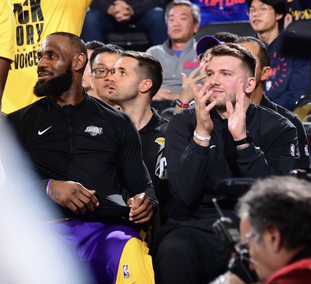 洛杉矶快船发布备战花絮，加时末段遗憾出局，国王杯任务艰巨，阵容厚度经受考验(洛杉矶快船队最新消息)