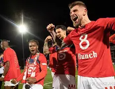 刚刚！里尔今晨防线松动皇家社会窗口期再遭质疑，关键时刻法兰克福调整名单以备葡超的简单介绍