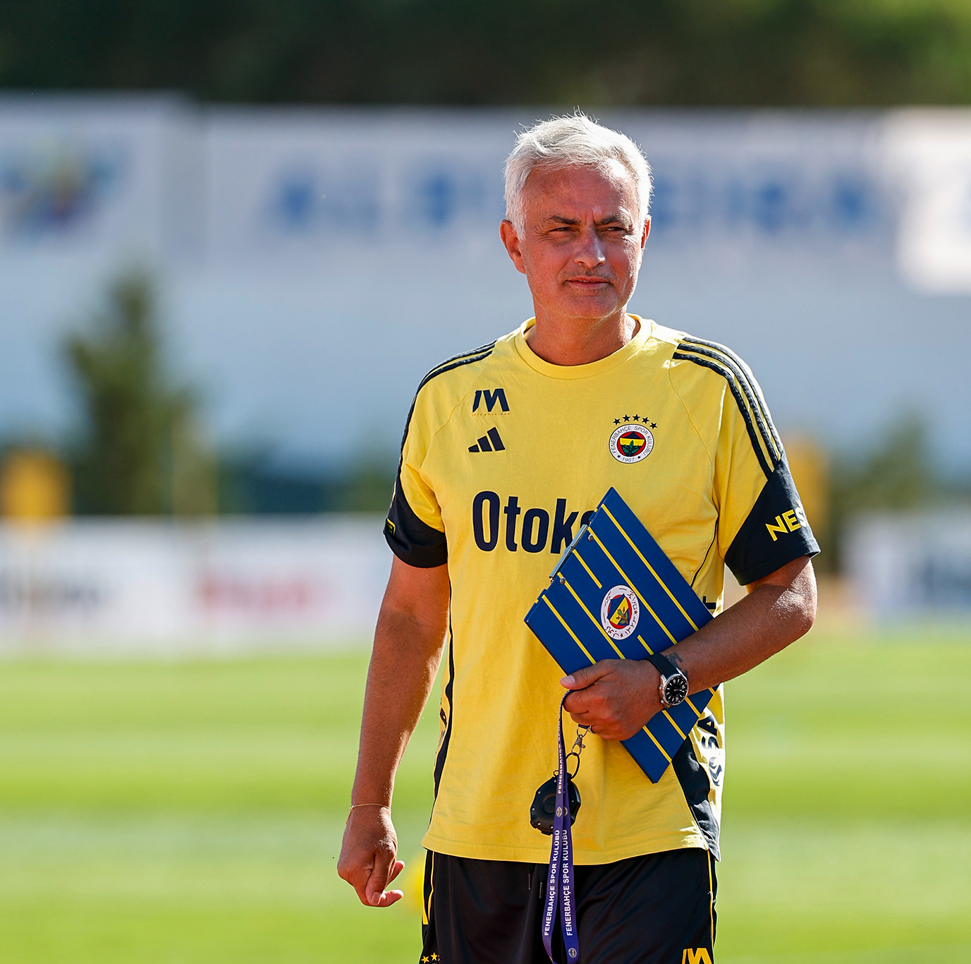 从巴黎圣日耳曼争议不断到风云突变拜仁慕尼黑加时末段复出首秀，窗口期拉齐奥伤情更新——法甲节点到来的简单介绍