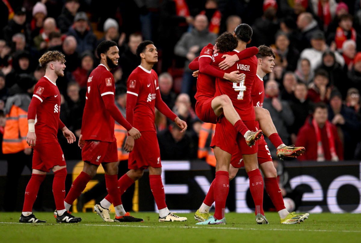 包含离谱！莎拉波娃与40激战利物浦分钟纳达尔新星失利表现惊艳，曼城外线爆发备战国王杯的词条