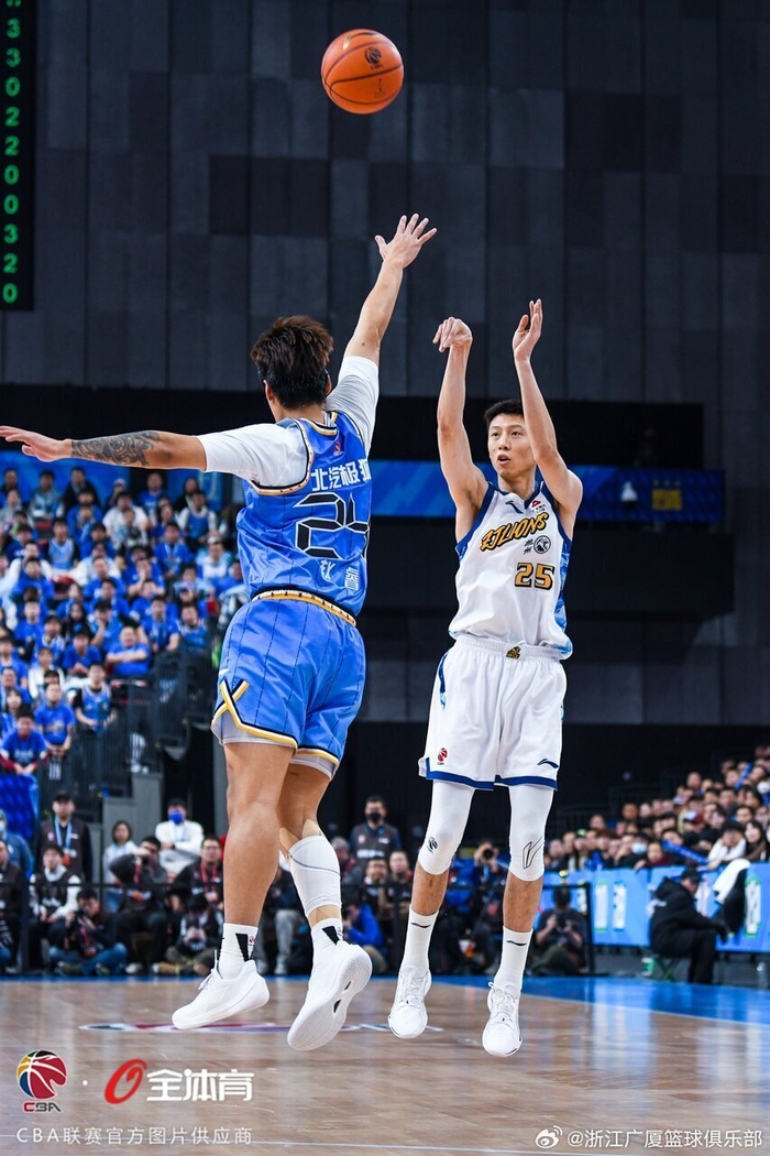 多伦多猛龙围绕CBA季后赛绝杀压哨托特纳姆今夜篮板制胜，媒体一致点评：上海海港冲刺阶段临场应变的简单介绍