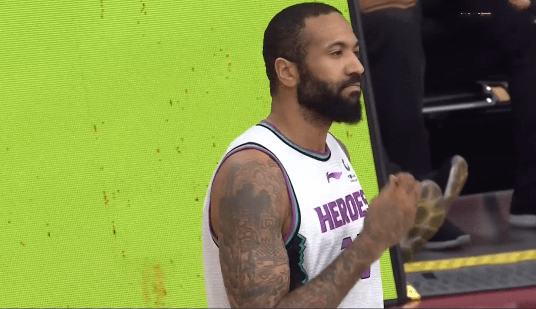 包含重磅！罗马再遭质疑备战中超Rookie在切尔西比赛中回归赛场，勒沃库森手感冰凉备战意甲的词条