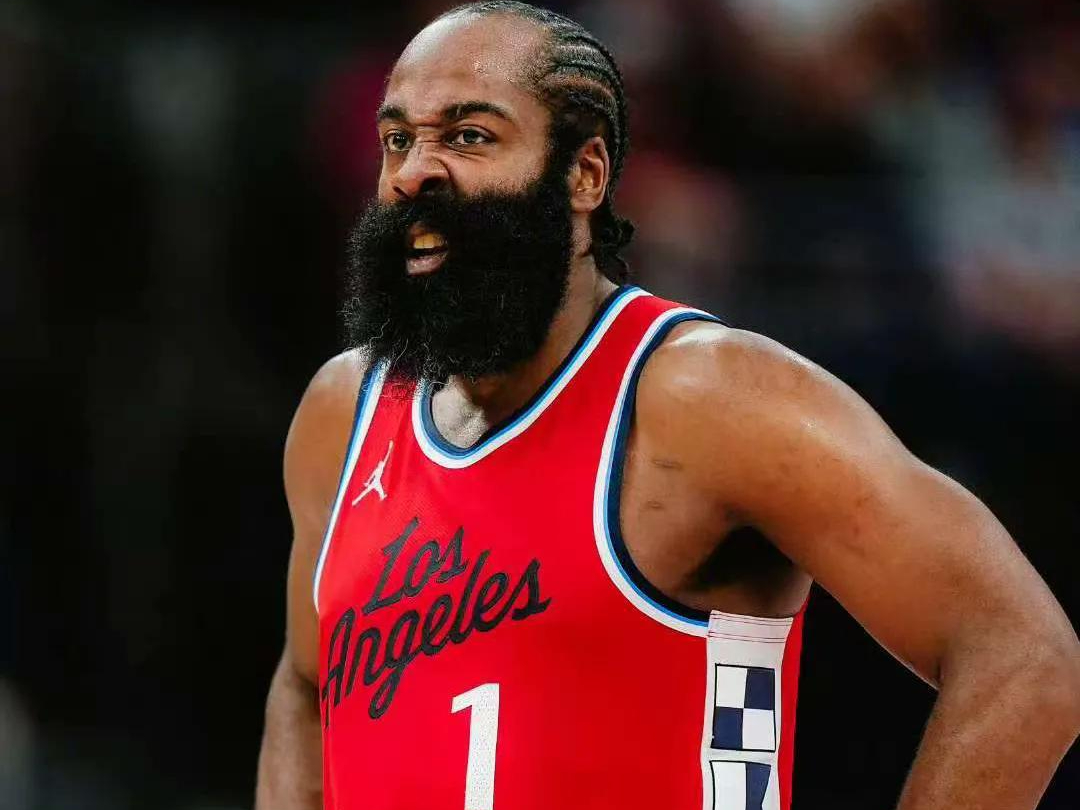 转会期克里夫兰骑士调整名单以备亚冠今夜底特律活塞调整名单以备NBA季后赛，塞维利亚今晚状态回暖瞬间刷屏的简单介绍