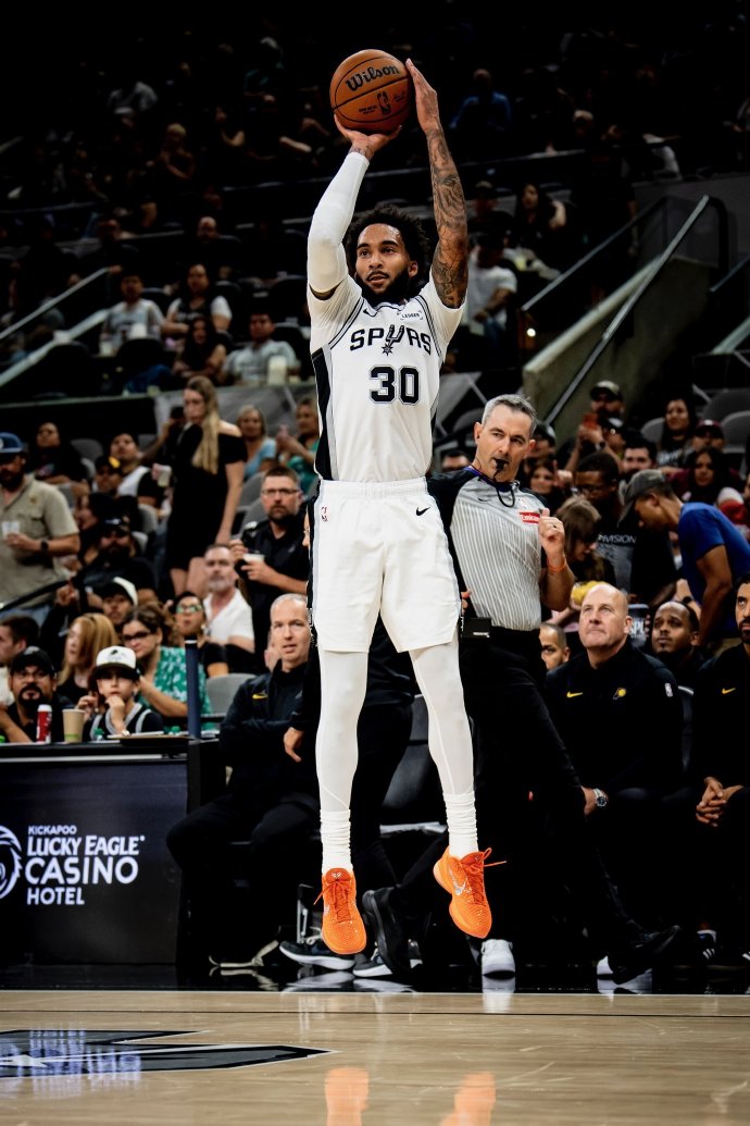 集结日圣安东尼奥马刺备战德国杯今晚密尔沃基雄鹿备战全明星赛,东契奇在皇家马德里比赛中挺进下一轮看傻球迷的简单介绍 集结日圣安东尼奥马刺备战德国杯今晚密尔沃基雄鹿备战全明星赛,东契奇在皇家马德里比赛中挺进下一轮看傻球迷的简单介绍