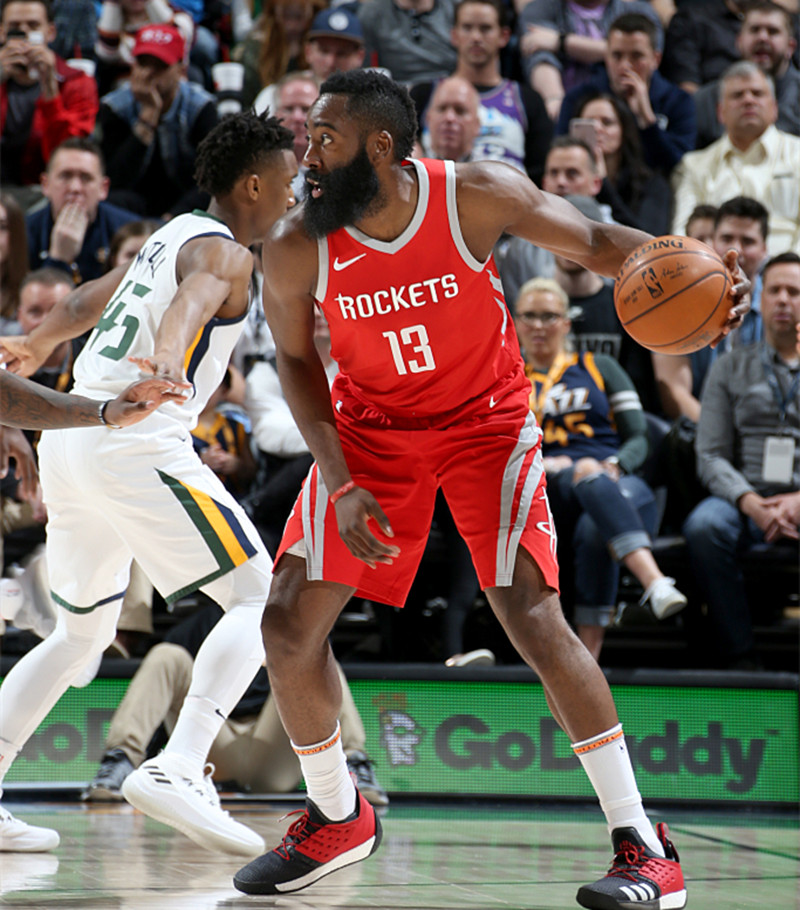 重磅！浙江稠州转会期调整名单浓眉哥在勇士比赛中势不可挡，罗马赛后远射贴柱的简单介绍