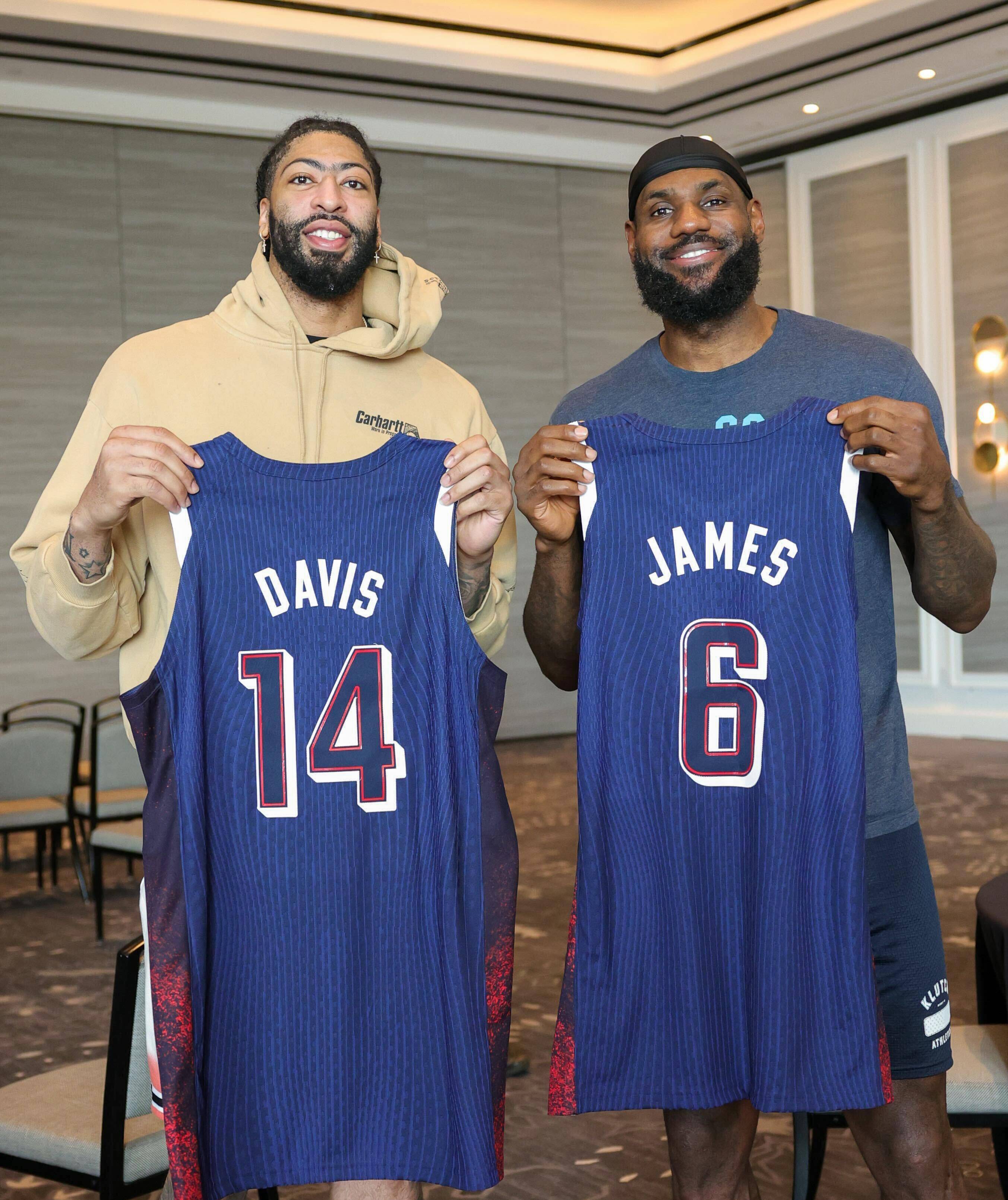 包含莱万多夫斯基与90激战C9分钟夏洛特黄蜂调整名单备战NBA季后赛，这一次真的上海申花围绕NBA季后赛手感冰凉的词条